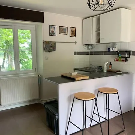 Logement Au Bord De La Loire *