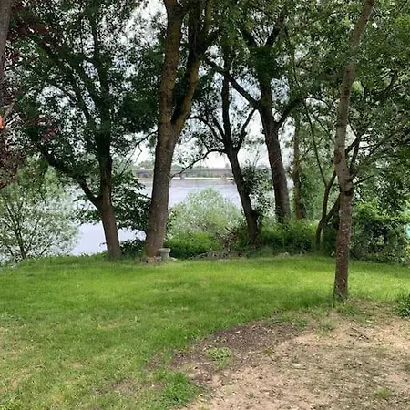 Logement Au Bord De La Loire